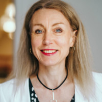 Valérie Laffineur, Mba