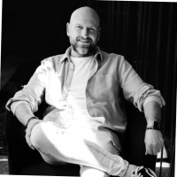 Chris Van Hoof