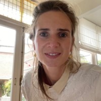 Eva De Vries