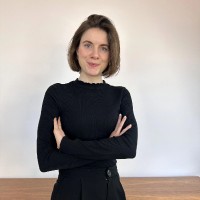 Dr. Elisa Herold