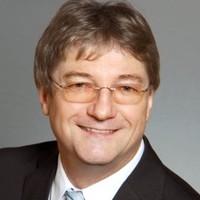 Dr. Roland Platzer
