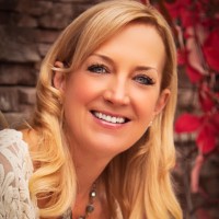 Lisa Yates