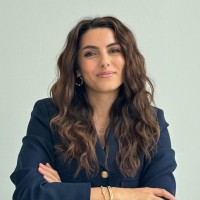 Ayse Ö.