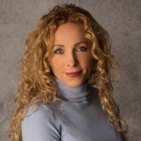 Zsuzsanna Toth