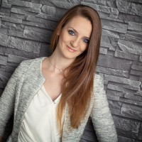 Dr. Nina Stoll
