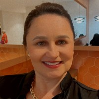 IRIS ANDRADE