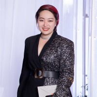 Tuyết Mai Hồ
