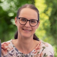 Corinna Helzer