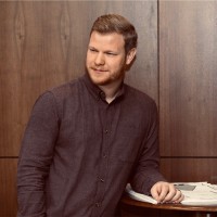 Ryan Moffat, Aia