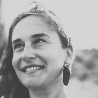 Paula Oliveira Silva