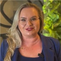 Larisa Hemkemeier Webber de Mello