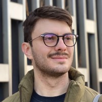 Максим Устименко