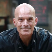 Dr Hartmut Stuelten