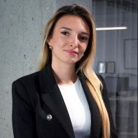 Nora Januzi 🚀
