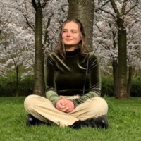 Lotus Bueno de Mesquita