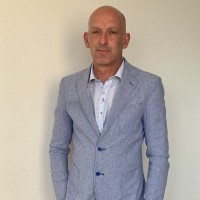 Carmelo Trujillo mira