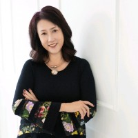 Eve Thow