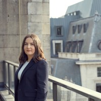 Lara Dressler (Fleming)