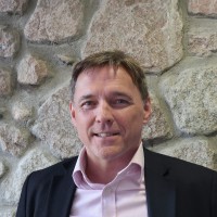 Derek Bond