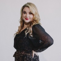 Holly Arnold