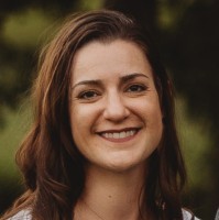 Laura Stoltz, Sns