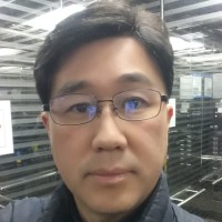 김동건