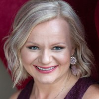 Kristen Hanson, Pe