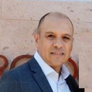 Luis E Flores