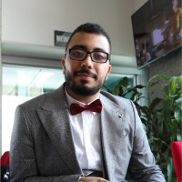 Farook Mustafa, Masc, Eit