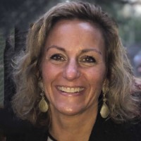 Lara Derose