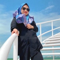 Esti Kurniawati