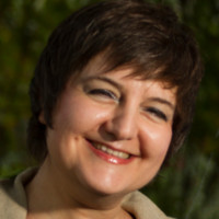 Marta V. Naszályi