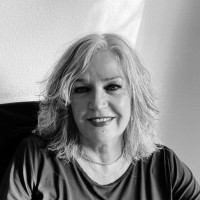 Inez Lourens