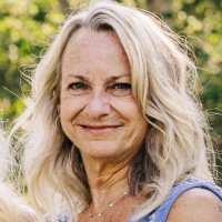 Lynne R.