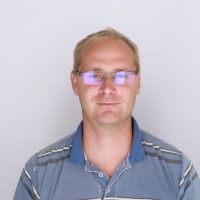 Simon László