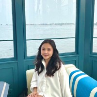Elesya Huang