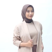 Umi Zakia Azzahro, S.H.