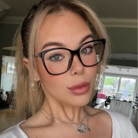 Ellie Rowe