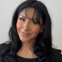 Ana Laura C.