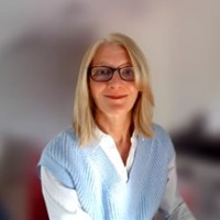 Sue Lyons