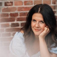 Laura Farina Hahn