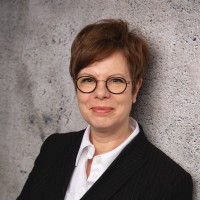 Claudia Schrader