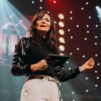 Nelinda Troost