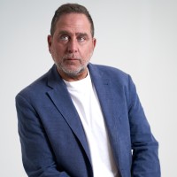 Carlos Olivares.