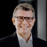 Dr. Dirk Bornemann