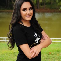 Adriane Esteves