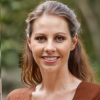 Dr Kelly Kerrisk