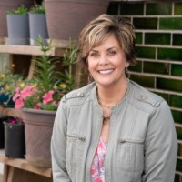 Lori Tainter, Iom