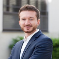 Dr. Elvis Mujagić