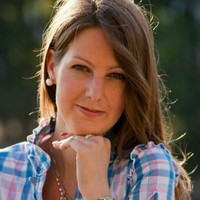 Eszter Oross